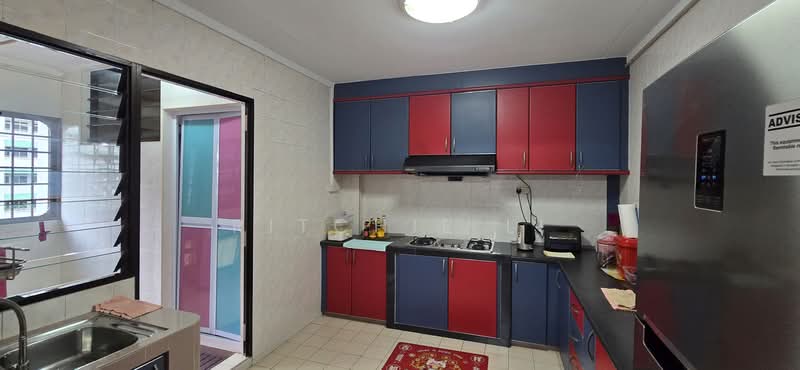 779 Woodlands Crescent HDB Flat For Sale at S$ 635,000 | PropertyGuru Singapore - Kitchen