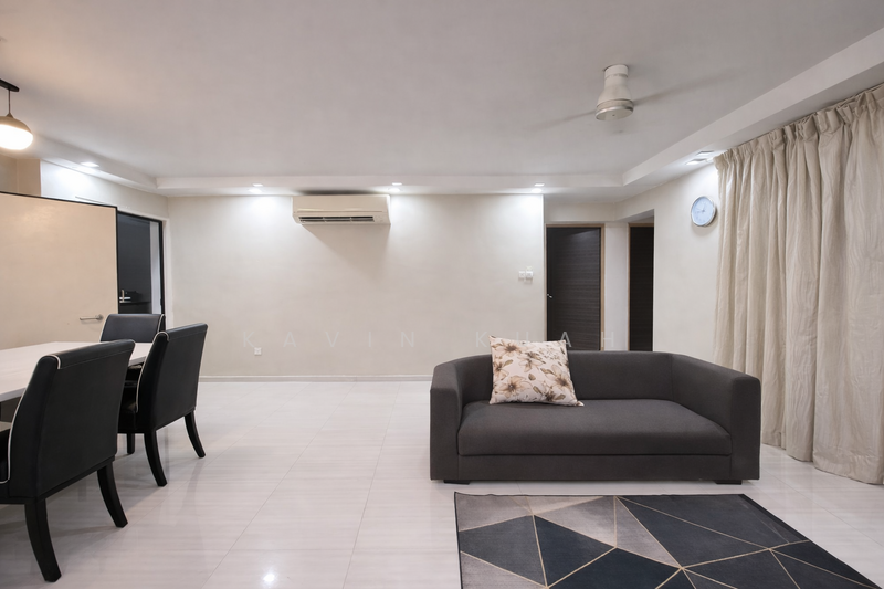 685B Choa Chu Kang Crescent HDB Flat For Sale at S$ 580,000 | PropertyGuru Singapore - Living Room