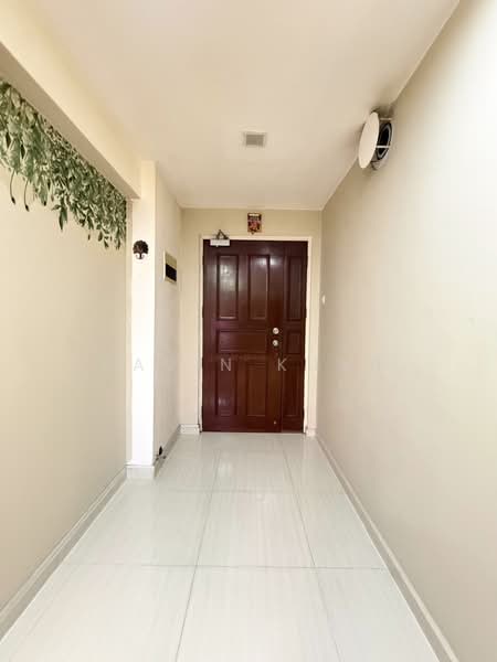 685B Choa Chu Kang Crescent HDB Flat For Sale at S$ 580,000 | PropertyGuru Singapore - Entrance