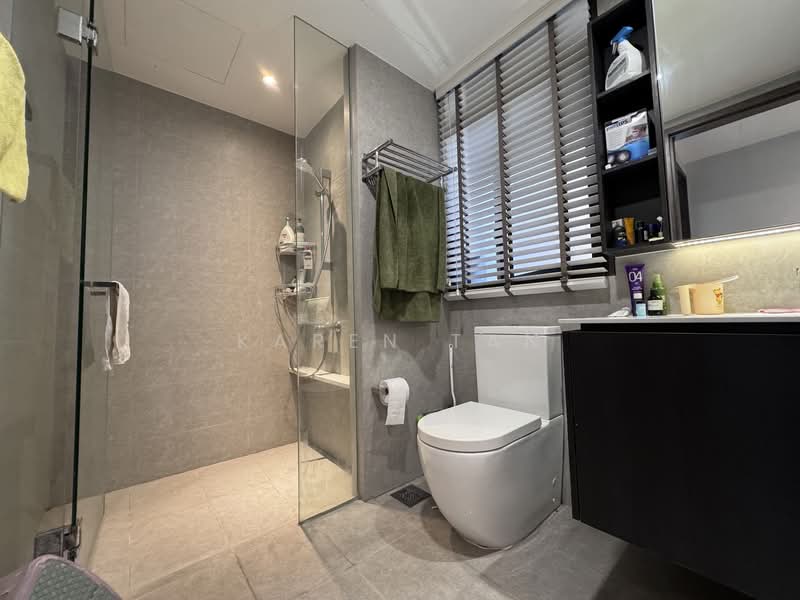 iNz Residence Condominium For Sale at S$ 2,688,888 | PropertyGuru Singapore - Bathroom