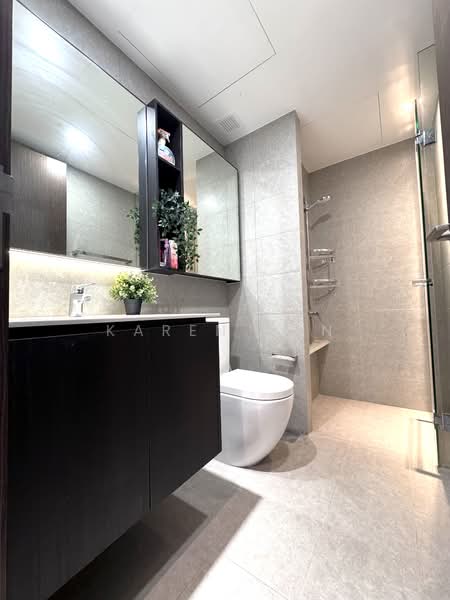 iNz Residence Condominium For Sale at S$ 2,688,888 | PropertyGuru Singapore - Bathroom