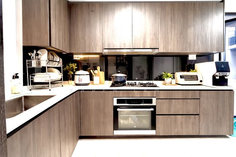 iNz Residence Condominium For Sale at S$ 2,688,888 | PropertyGuru Singapore - Kitchen