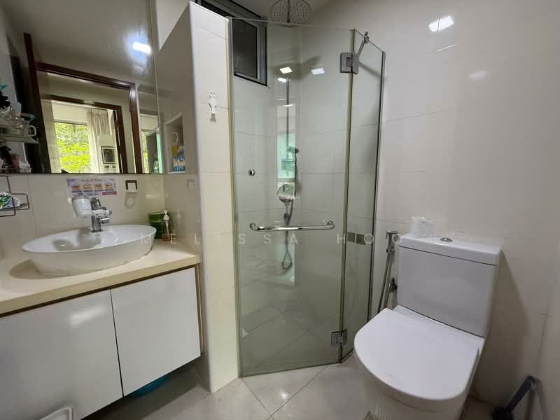 Park Green Condominium For Sale at S$ 1,388,000 | PropertyGuru Singapore - Common Bathroom