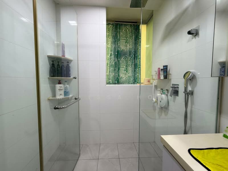 Park Green Condominium For Sale at S$ 1,388,000 | PropertyGuru Singapore - Master Bathroom