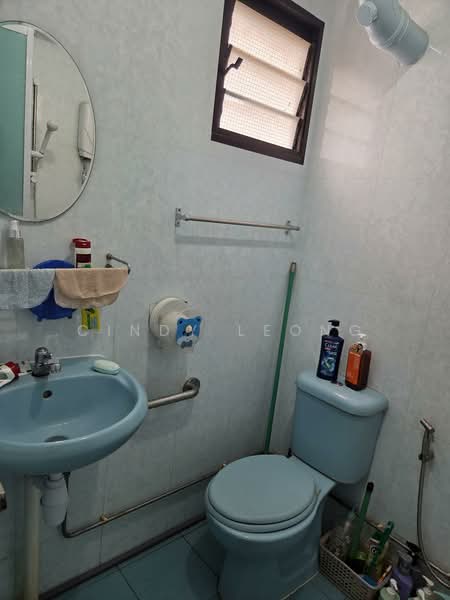 463 Jurong West Street 41, 463 Jurong West Street 41, 3 Bedrooms, 1,001 sqft, HDB Flat For Sale, by Cindy Leong, 500070396 - Master room bathroom - PropertyGuru.com.sg