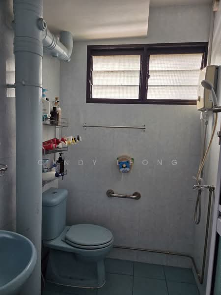 463 Jurong West Street 41, 463 Jurong West Street 41, 3 Bedrooms, 1,001 sqft, HDB Flat For Sale, by Cindy Leong, 500070396 - Kitchen bathroom - PropertyGuru.com.sg