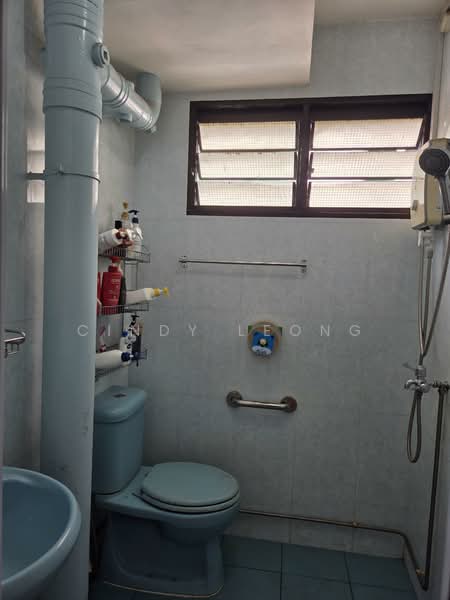 463 Jurong West Street 41, 463 Jurong West Street 41, 3 Bedrooms, 1,001 sqft, HDB Flat For Sale, by Cindy Leong, 500070396 - Kitchen Bathroom - PropertyGuru.com.sg