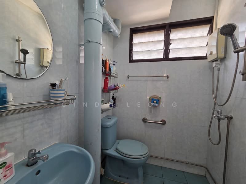 463 Jurong West Street 41, 463 Jurong West Street 41, 3 Bedrooms, 1,001 sqft, HDB Flat For Sale, by Cindy Leong, 500070396 - Bathroom - PropertyGuru.com.sg