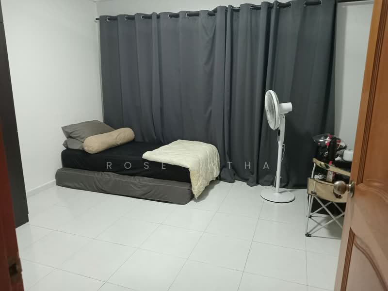 914 Jurong West Street 91 HDB Flat For Sale at S$ 500,000 | PropertyGuru Singapore - Bedroom