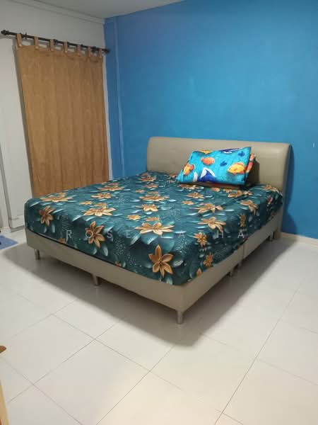 914 Jurong West Street 91 HDB Flat For Sale at S$ 500,000 | PropertyGuru Singapore - Bedroom