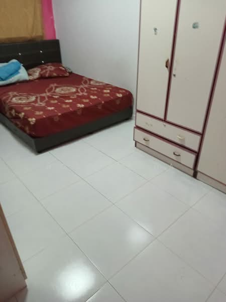 914 Jurong West Street 91 HDB Flat For Sale at S$ 500,000 | PropertyGuru Singapore - Bedroom