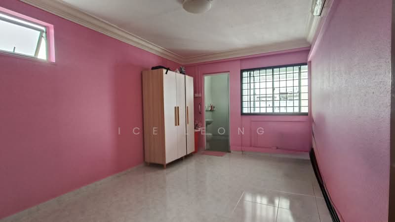 448 Tampines Street 42 HDB Flat For Sale at S$ 640,000 | PropertyGuru Singapore - Bedroom