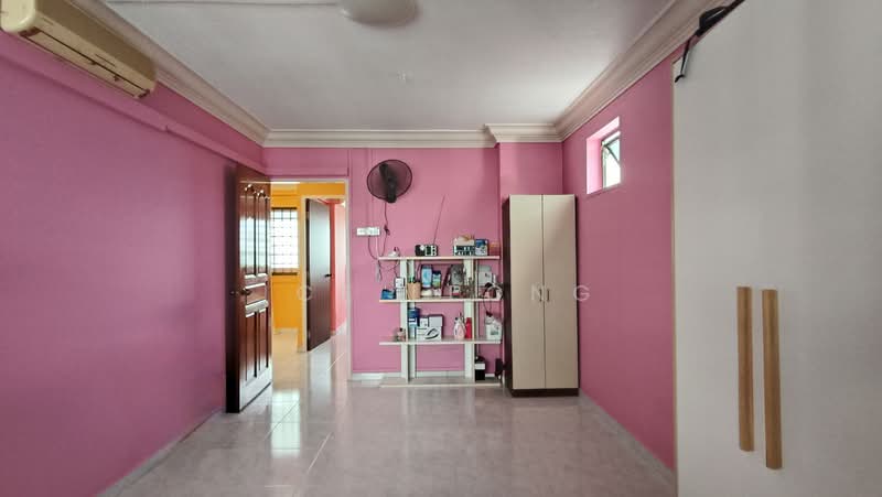 448 Tampines Street 42 HDB Flat For Sale at S$ 640,000 | PropertyGuru Singapore - Living Room