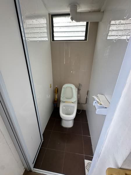 170 Stirling Road, 170 Stirling Road, 2 Bedrooms, 700 sqft, HDB Flat For Rent, by James Tan, 500070421 - Bathroom - PropertyGuru.com.sg