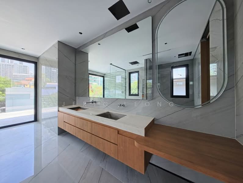 ❤️ DEALMAKERS ✨HOLLAND GROVE BRAND NEW SEMI D! Semi-Detached House For Sale at S$ 14,880,000 | PropertyGuru Singapore - Bathroom