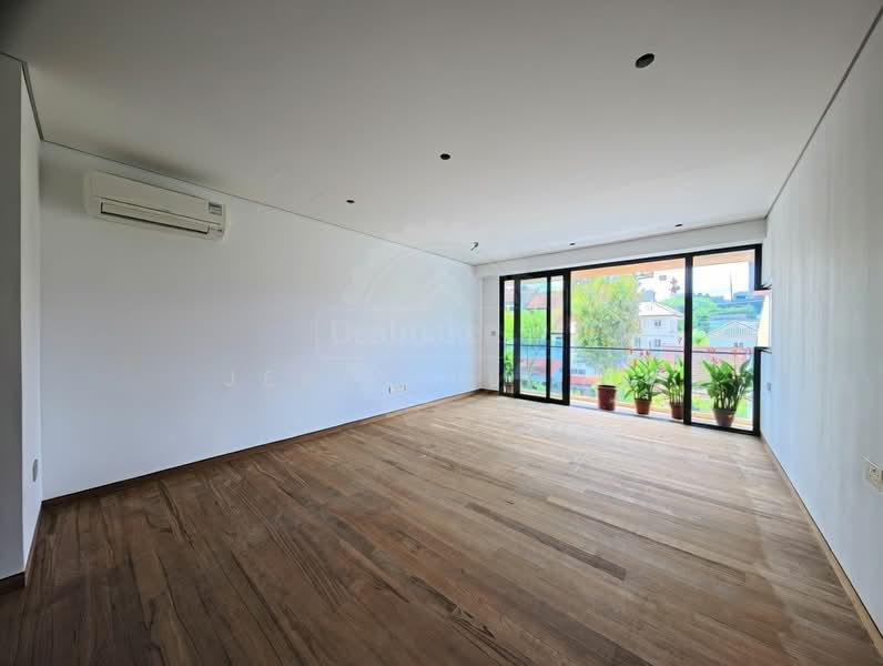 ❤️ DEALMAKERS ✨HOLLAND GROVE BRAND NEW SEMI D! Semi-Detached House For Sale at S$ 14,880,000 | PropertyGuru Singapore - Living Room