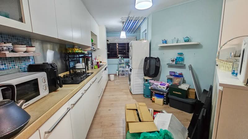 708 Hougang Avenue 2 HDB Flat For Sale at S$ 599,000 | PropertyGuru Singapore - Kitchen