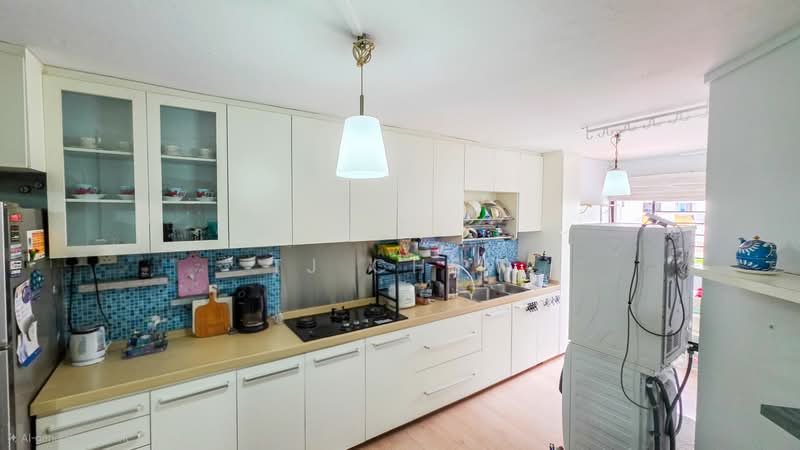 708 Hougang Avenue 2, 708 Hougang Avenue 2, 3 Bedrooms, 1,023 sqft, HDB Flat For Sale, by TJ Chew, 500070429 - Kitchen - PropertyGuru.com.sg