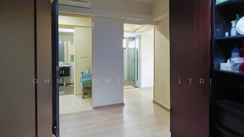 868A Tampines Avenue 8 HDB Flat For Sale at S$ 780,000 | PropertyGuru Singapore - Bathroom