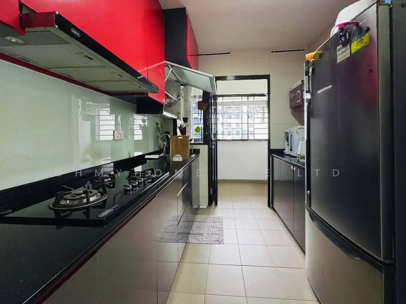 868A Tampines Avenue 8 HDB Flat For Sale at S$ 780,000 | PropertyGuru Singapore - Kitchen