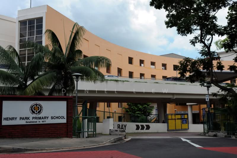 Greenleaf Avenue, Greenleaf Avenue, 5 Bedrooms, 2,800 sqft, Semi-Detached House For Rent, by Daniel Liew, 500070434 - Henry Park Primary School  - PropertyGuru.com.sg