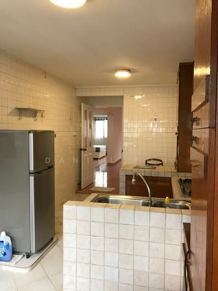 503 Ang Mo Kio Avenue 5 HDB Flat For Sale at S$ 550,000 | PropertyGuru Singapore - Kitchen