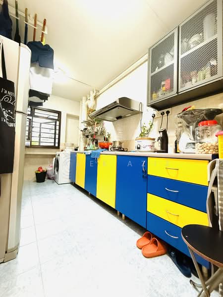 402 Admiralty Link HDB Flat For Sale at S$ 580,000 | PropertyGuru Singapore - Kitchen