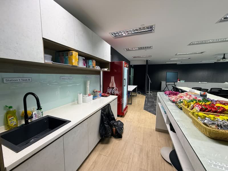 Keppel Bay Tower, 1 Harbourfront Avenue, 2,971 sqft, Office For Rent, by Patrick Ong 王鹏若(安仔), 500070447 - Kitchen - CommercialGuru.com.sg