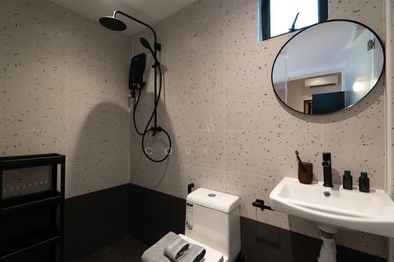 Room 201 - Private Bathroom