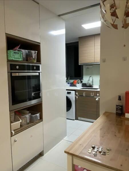 Coco Palms Condominium For Sale at S$ 1,649,999 | PropertyGuru Singapore - Kitchen