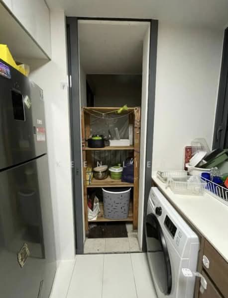 Coco Palms Condominium For Sale at S$ 1,649,999 | PropertyGuru Singapore - Kitchen