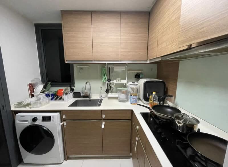 Coco Palms Condominium For Sale at S$ 1,649,999 | PropertyGuru Singapore - Kitchen