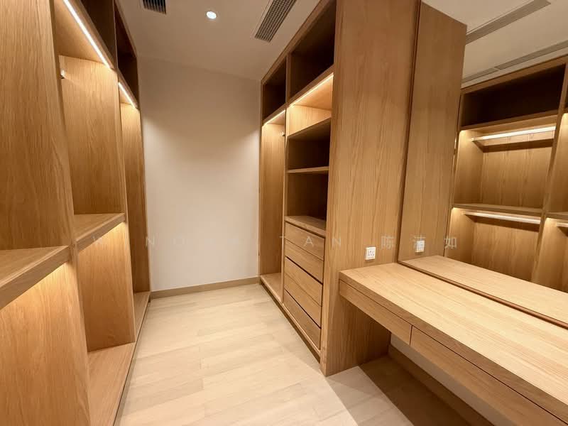 The Colonnade, 82 Grange Road, 3 Bedrooms, 3,993 sqft, Condominium For Rent, by Winona Tan 陈沛如, 500070460 - Walk in Wardrobe - PropertyGuru.com.sg