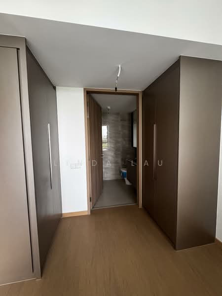 Master walk-in wardrobe 