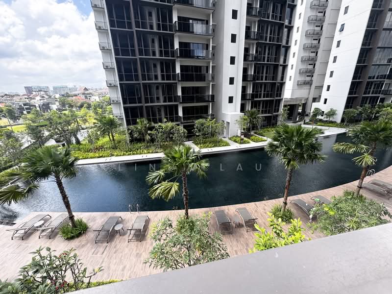 Balcony to pool facing