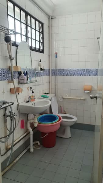 566 Pasir Ris Street 51, 566 Pasir Ris Street 51, Room Rental, 135 sqft, HDB Flat For Rent, by Ennily Pang, 500070494 - Bathroom - PropertyGuru.com.sg