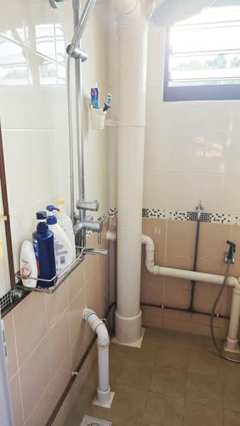 307 Bukit Batok Street 31, 307 Bukit Batok Street 31, Room Rental, 100 sqft, HDB Flat For Rent, by Ina Sultan, 500070508 - Bathroom - PropertyGuru.com.sg