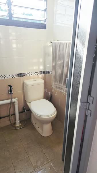 307 Bukit Batok Street 31, 307 Bukit Batok Street 31, Room Rental, 100 sqft, HDB Flat For Rent, by Ina Sultan, 500070508 - Bathroom - PropertyGuru.com.sg