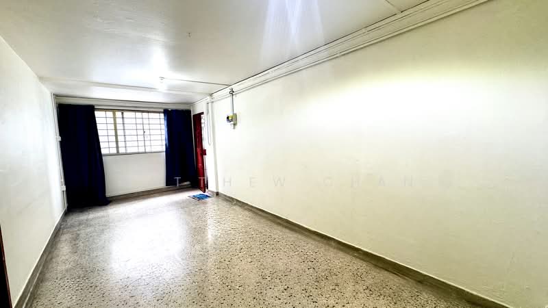 Huge living area w privacy.