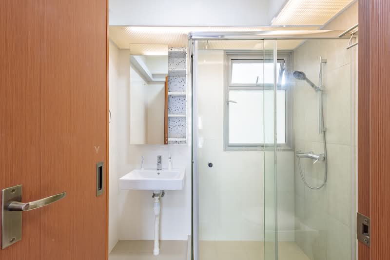 613A Tampines North Drive 1 HDB Flat For Sale at S$ 650,000 | PropertyGuru Singapore - Bathroom