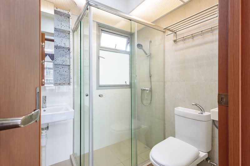 613A Tampines North Drive 1 HDB Flat For Sale at S$ 650,000 | PropertyGuru Singapore - Bathroom