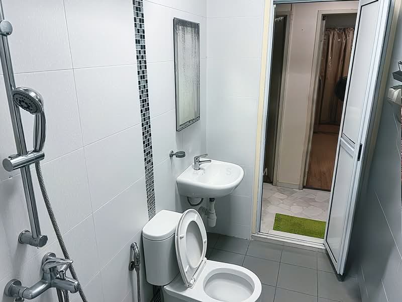 290C Bukit Batok East Avenue 3, 290C Bukit Batok East Avenue 3, 4 Bedrooms, 1,518 sqft, HDB Flat For Rent, by Linda Sim, 500070599 - Bathroom - PropertyGuru.com.sg