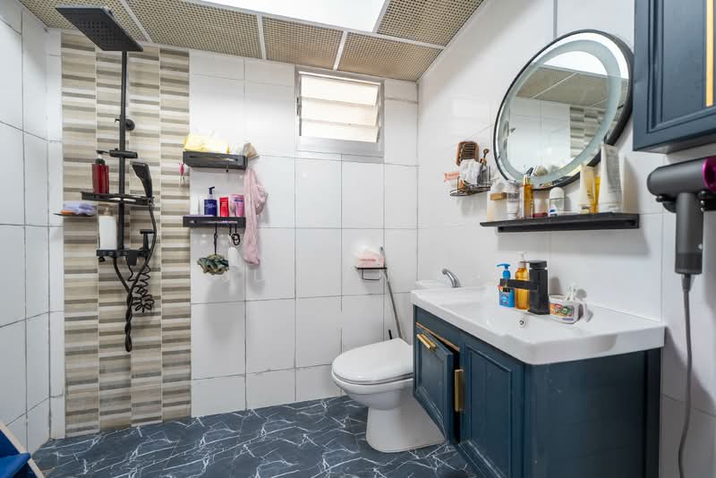 408B Northshore Drive HDB Flat For Sale at S$ 728,000 | PropertyGuru Singapore - Bathroom