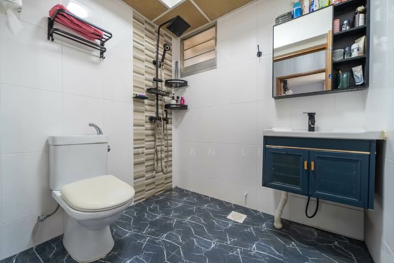 408B Northshore Drive HDB Flat For Sale at S$ 728,000 | PropertyGuru Singapore - Bathroom
