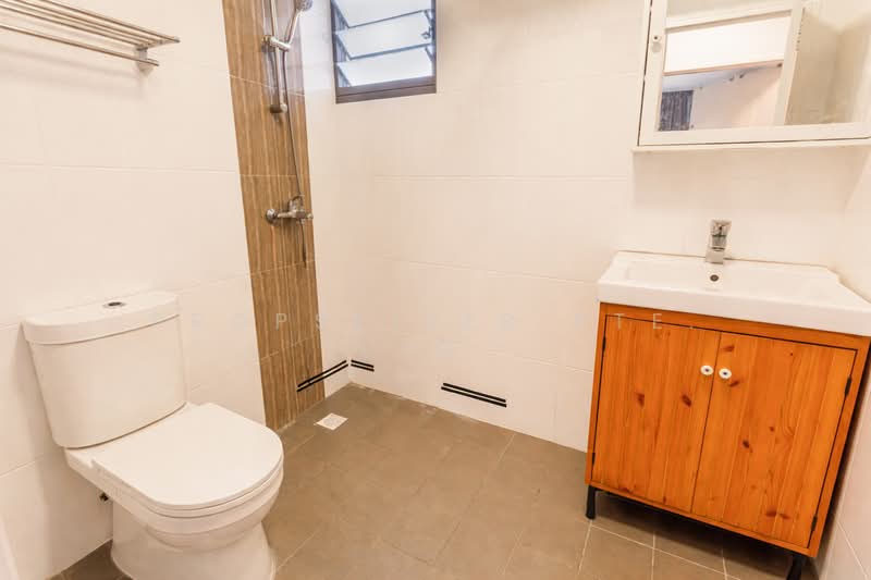 658A Punggol East HDB Flat For Sale at S$ 750,000 | PropertyGuru Singapore - Bathroom