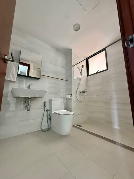 Tanglin View Condominium For Sale at S$ 2,850,000 | PropertyGuru Singapore - Bathroom