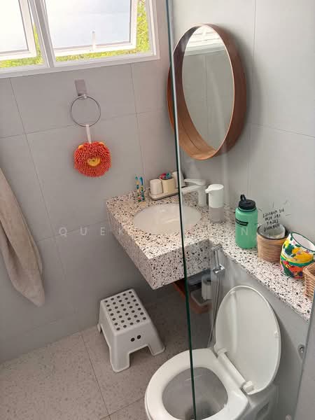 Stunning 5 Rm Gem @ the Heart of Serangoon, near MRT/Nex, Move-In!!, , 3 Bedrooms, 1,302 sqft, HDB Flat For Sale, by Quek Fu Jin, 500070640 - Bathroom - PropertyGuru.com.sg