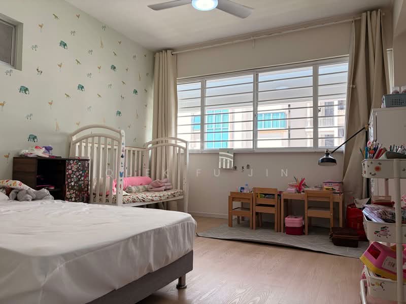 Stunning 5 Rm Gem @ the Heart of Serangoon, near MRT/Nex, Move-In!!, , 3 Bedrooms, 1,302 sqft, HDB Flat For Sale, by Quek Fu Jin, 500070640 - Bedroom - PropertyGuru.com.sg