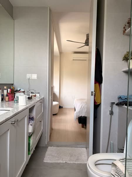 Stunning 5 Rm Gem @ the Heart of Serangoon, near MRT/Nex, Move-In!!, , 3 Bedrooms, 1,302 sqft, HDB Flat For Sale, by Quek Fu Jin, 500070640 - Bathroom - PropertyGuru.com.sg