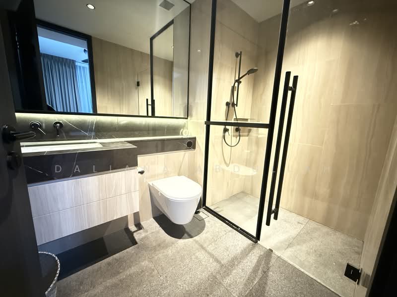 The Hyde, 11 Balmoral Road, 2 Bedrooms, 818 sqft, Condominium For Rent, by Daliana Abdullah, 500070662 - Master bedroom bathroom - PropertyGuru.com.sg